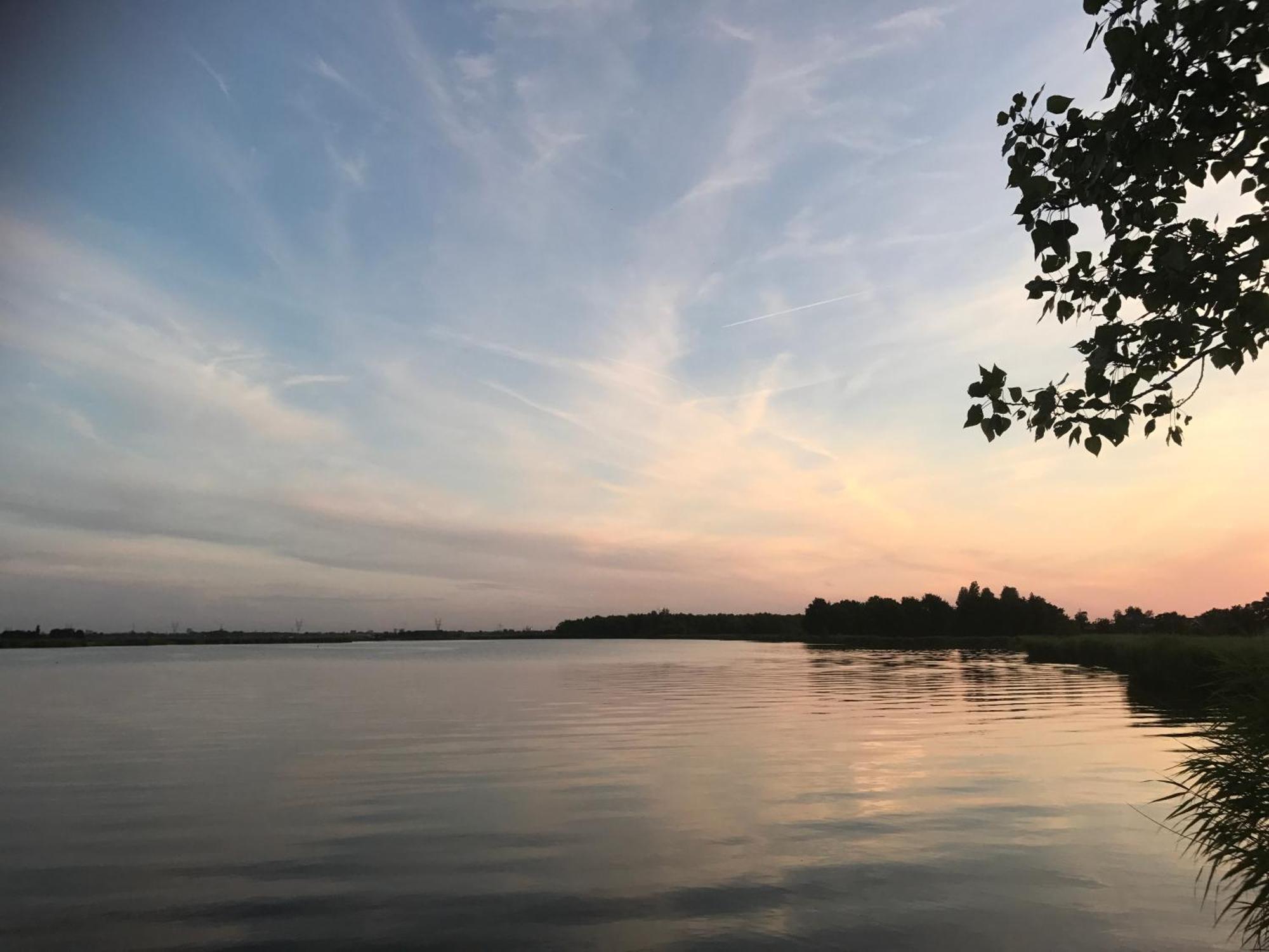 Over Lake Monnickendam Bagian luar foto