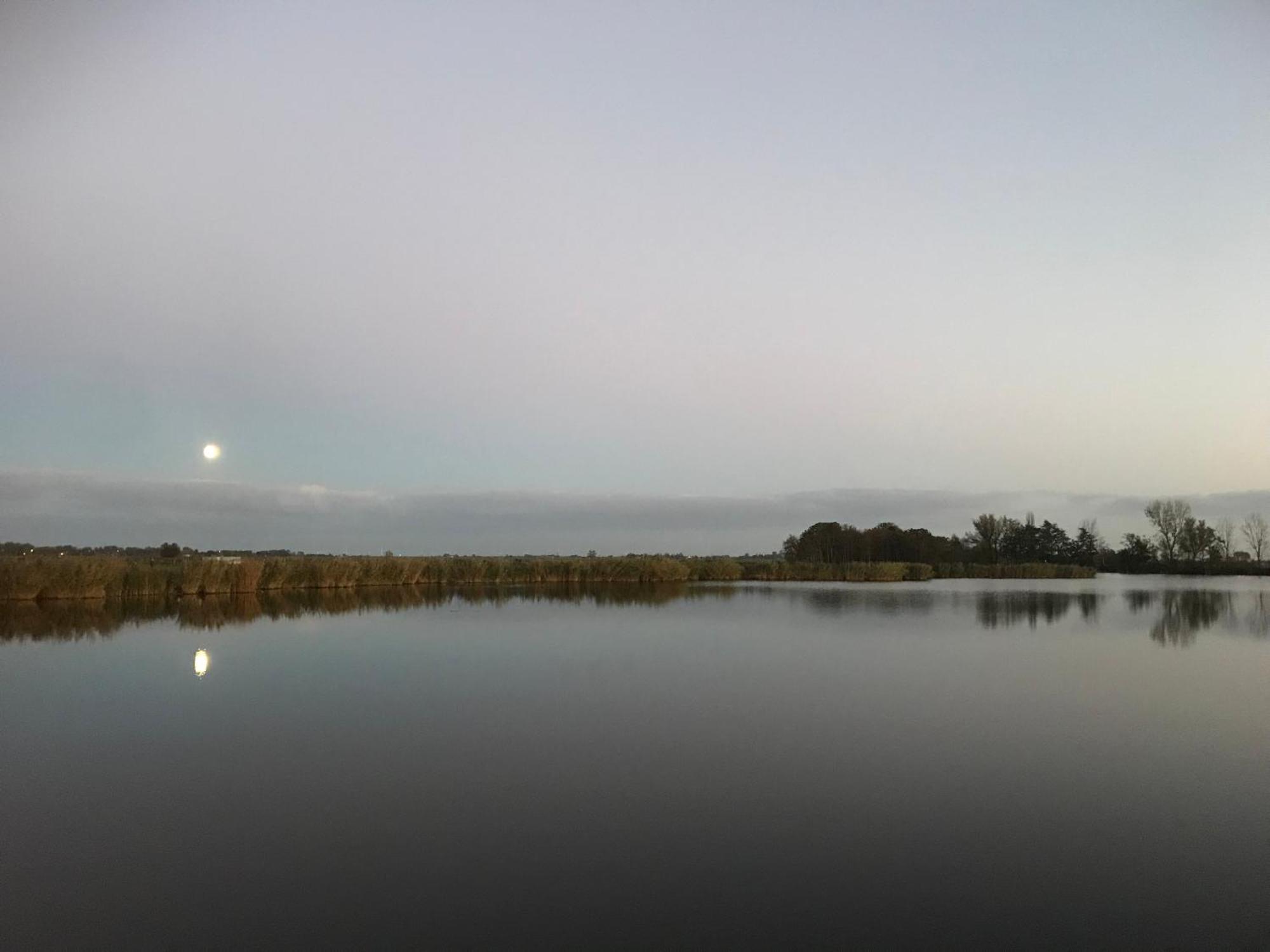 Over Lake Monnickendam Bagian luar foto